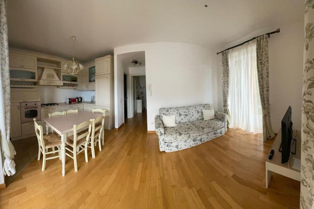 Vista Lago Panoramica Colonno المظهر الخارجي الصورة